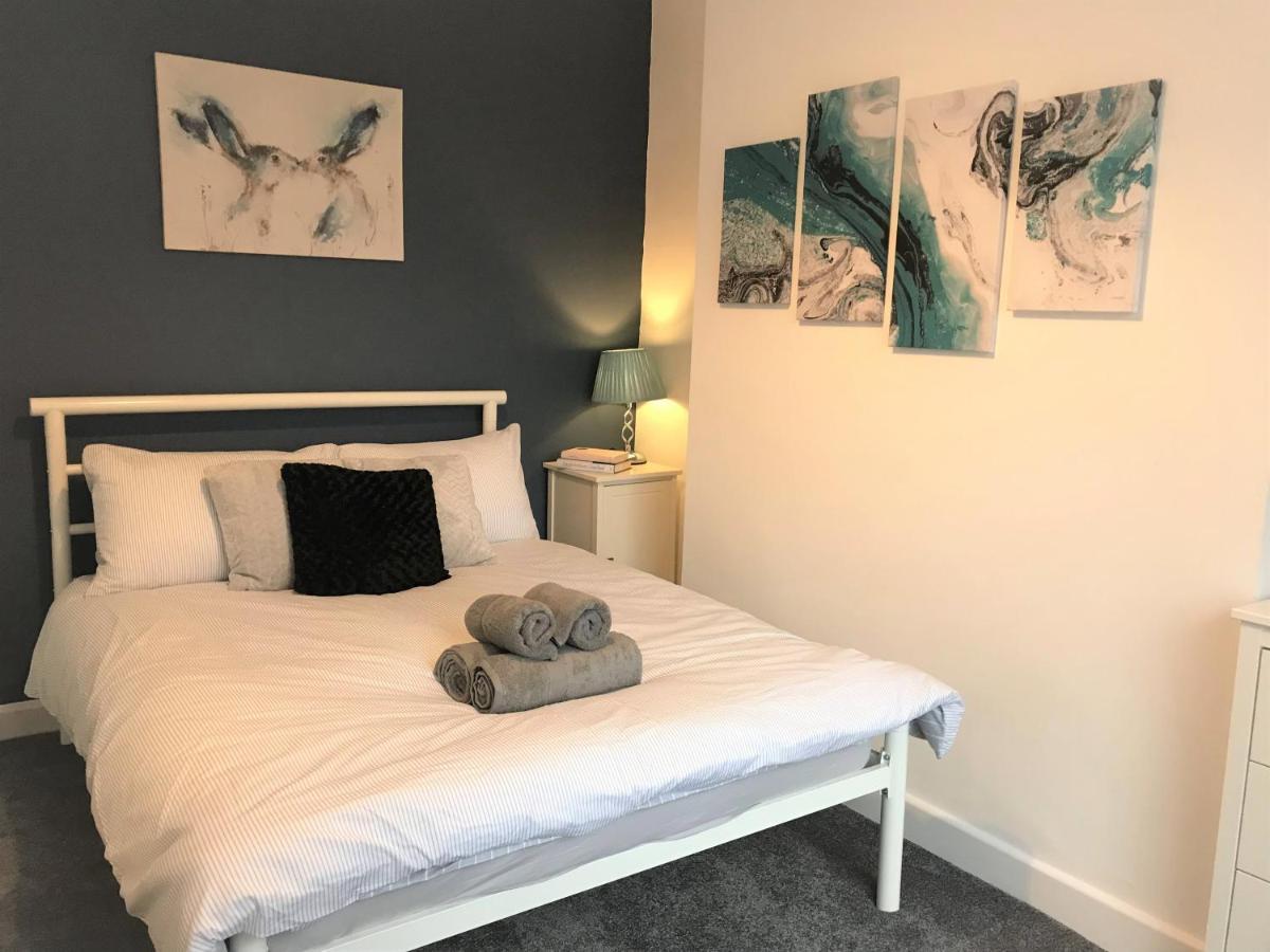 Stylish Modern 3-Bed House Nr Manchester City Ctr Whitefield Exterior photo